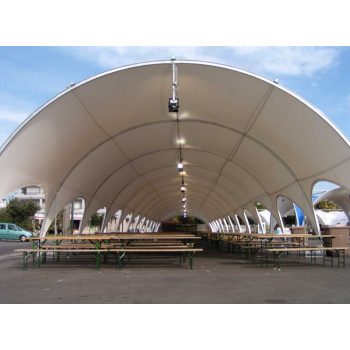 Arco boltív, feszített ponyvafedés